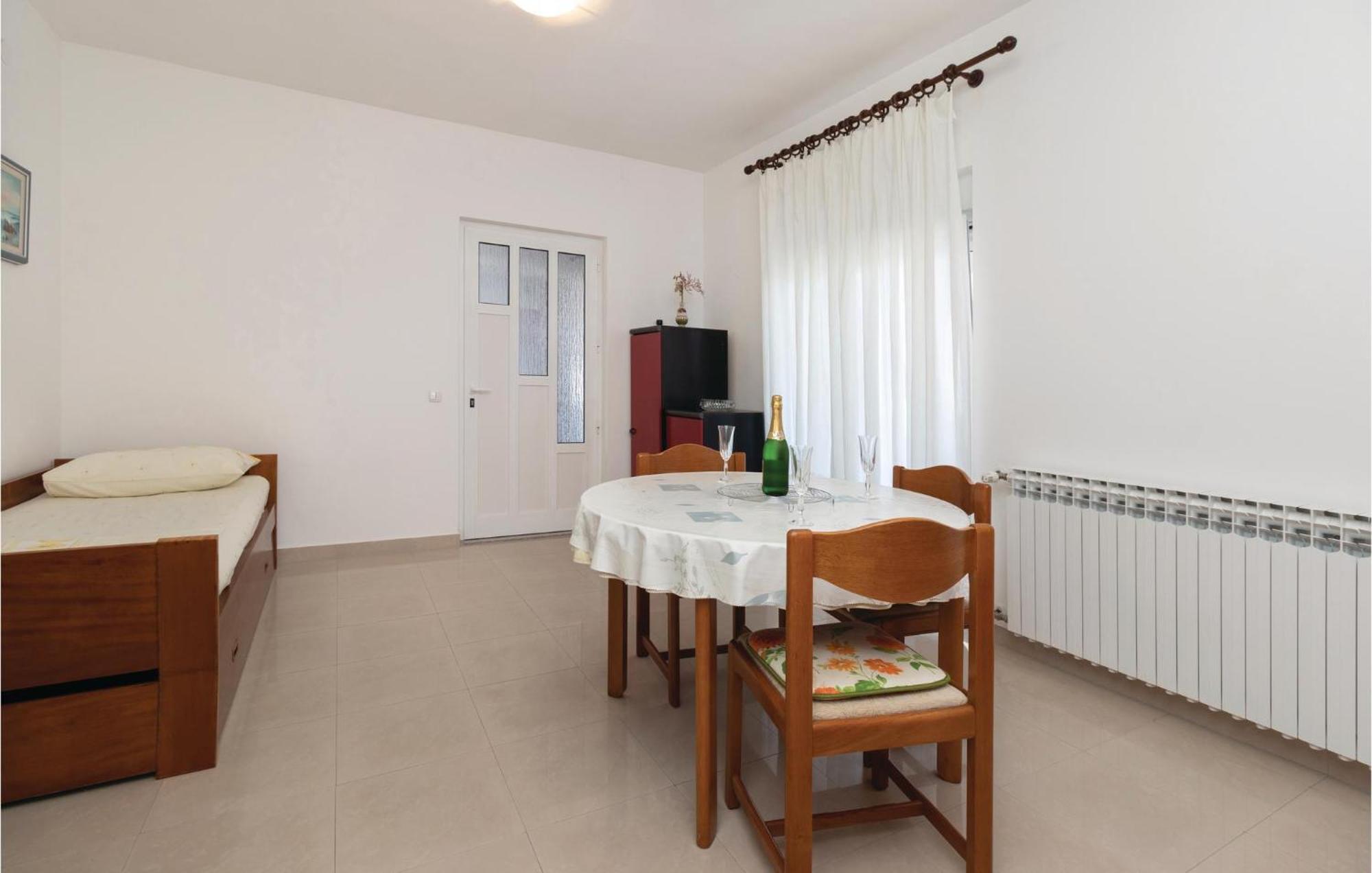 1 Bedroom Stunning Apartment In Zadar Exterior foto